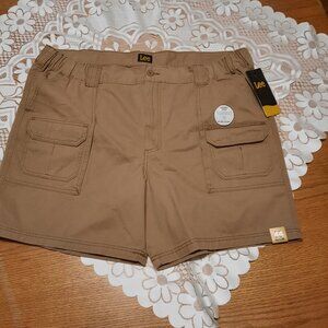 NWT Lee Men’s Cargo Beige Shorts - Size 44 NEW
